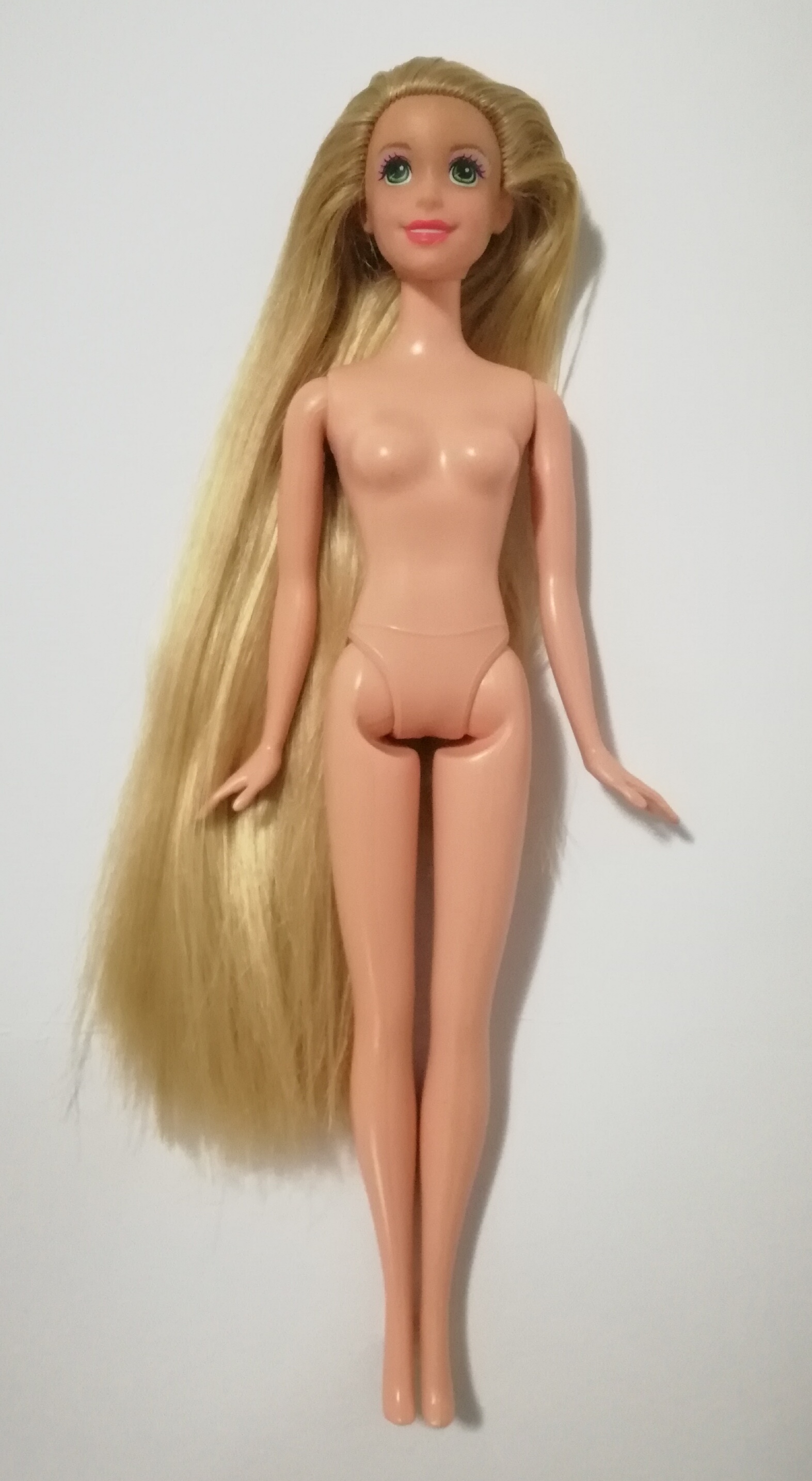 ตุ๊กตาบาร์บี้ เจ้าหญิงราพันเซล แถมชุด**แขนหลวมบ้าง Princess Rapunzel จากดิสนีย์ ปริ๊นเซส Disney Princess หน้าสวย ผมทองยาวสลวย รุ่นขาแข็ง หักงอไม่ได้ ของแท้แมทเทบปี 2012 Made in Indonesia, **ปลายผมมีตำหนิเล็กน้อยตามภาพ