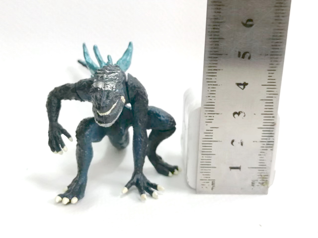 ขนาด 3 นิ้ว กาชาปอง ซิลล่าภาค american godzilla ค่อนข้างหายาก มือสองสภาพดี ขายตามสภาพ