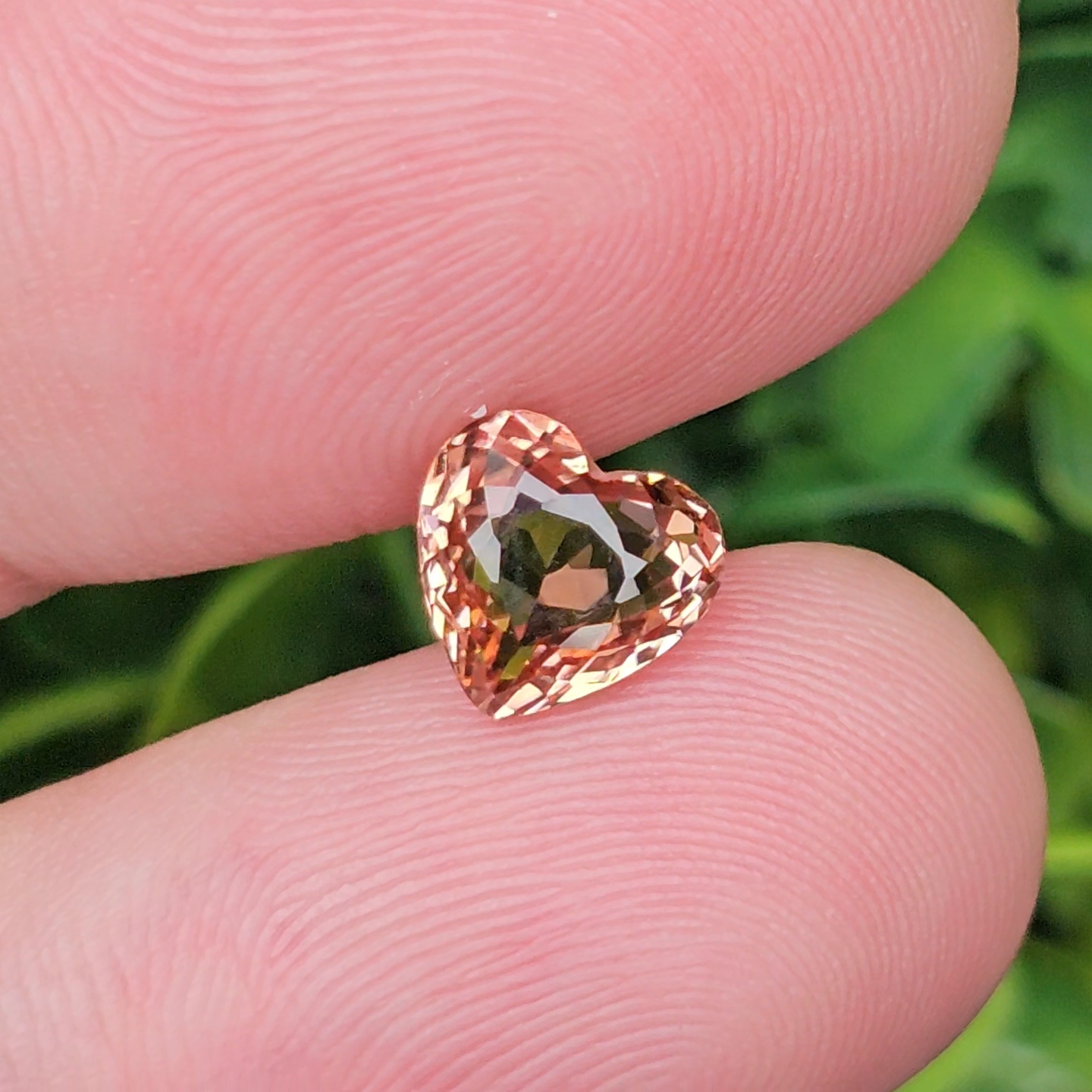 พลอย ทัวร์มาลีน Tourmaline 2.02 กะรัต (Cts.) ลอยแท้ อัญมณีมงคลประจําวันเกิด เครื่องประดับพลอย