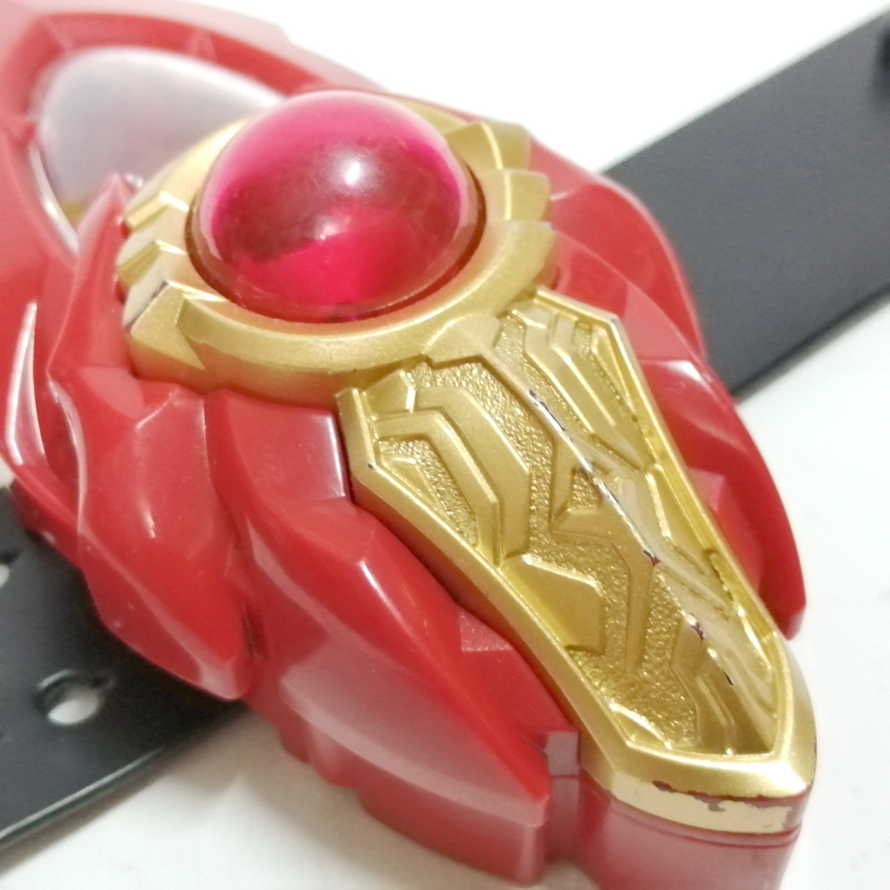 อุปกรณ์แปลงร่าง เมบิอุสเบรส จากอุลตร้าแมน #เมบิอุส ขนาดเล็ก พร้อมสายรัดข้อมือ *****ไม่ใช่งาน DX เป็นงาน SP กดปุ่ม มีไฟ มีสายข้อมือสีดำเป็นยาง มือสองสภาพดี ไฟติดปกติ ขนาดตามภาพ