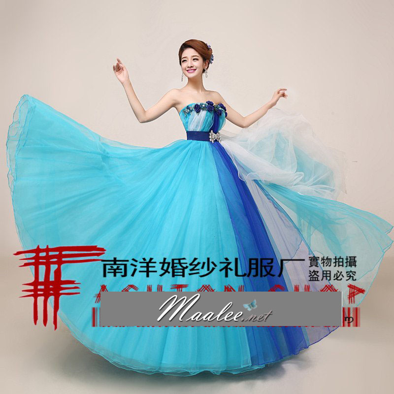 พร้อมเช่า ชุดแฟนซี ชุดราตรียาว สีฟ้า แบบเกาะอก แต่งดอกช่วงอก พร้อมเข็มขัด น่ารักมาก