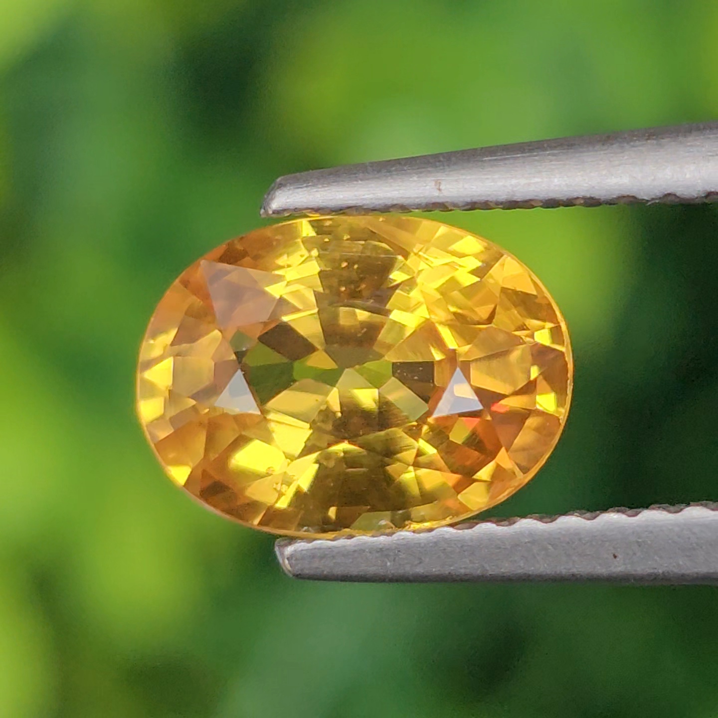 พลอย บุษราคัม yellow sapphire 2.33 กะรัต (Cts.) พลอยแท้ อัญมณีมงคลประจําวันเกิด เครื่องประดับพลอย
