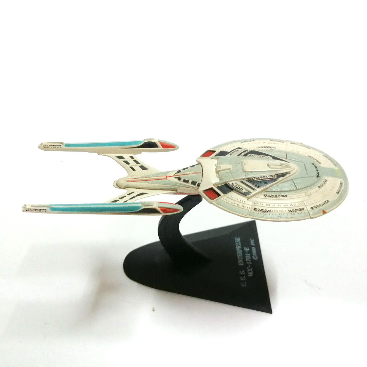 ของสะสม ยาน uss Enterprise NCC 1701 E ขนาดยาวราว 6 นิ้ว ถอดได้บางชิ้น พร้อมฐาน งานเก่าเก็บ