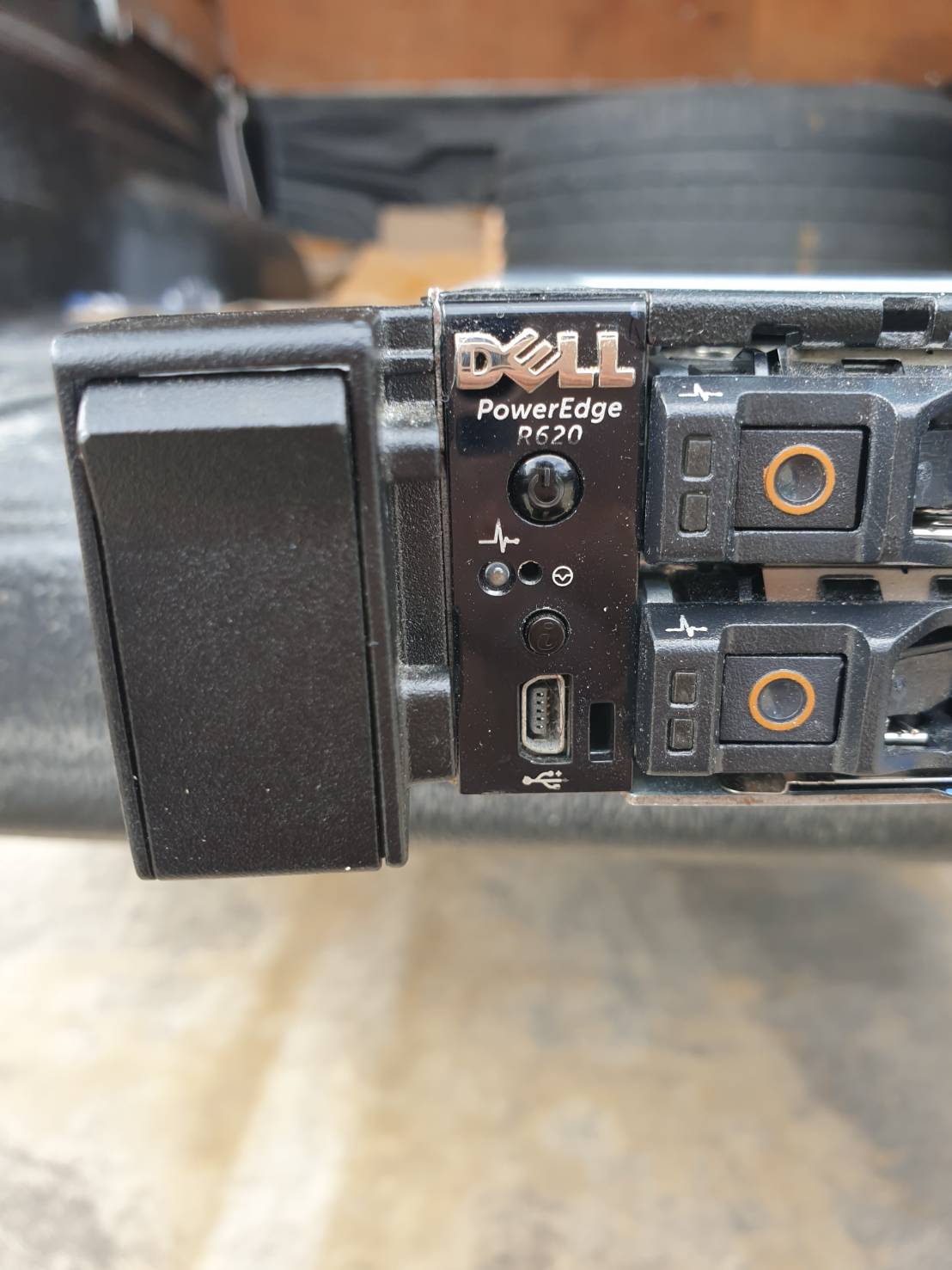 Dell R620 E5-2650v2 Ram 32 GB SAS 300x3 SSD 512 x3 power x2 พิเศษแถม CPU ให้อีกตัว