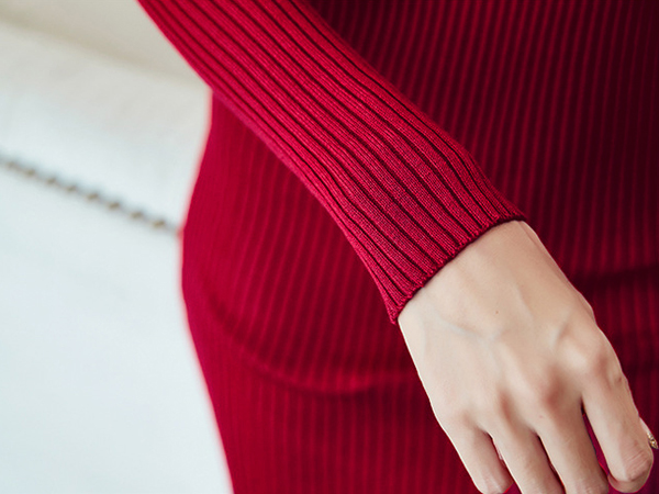 เดรสคอเต่า เดรสไหมพรมนิ่มถักลายนูน คอพับ ทรงเข้ารูป (12382B)