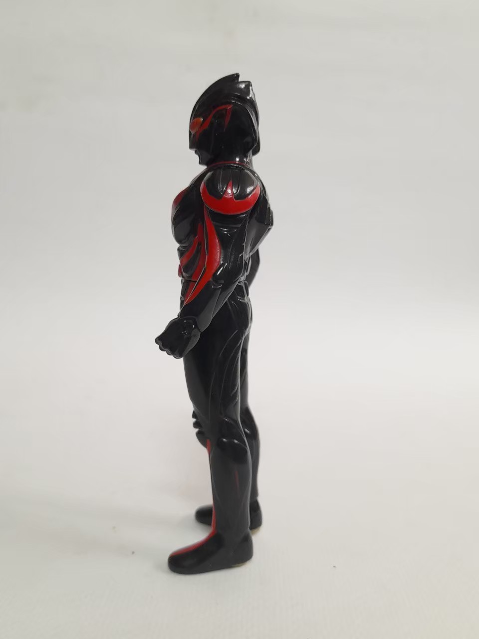 ซอฟ 5-5.5 นิ้ว ดาค์คซากิ จากอุลตร้าแมนเนกซัส ขนาดตามรูปมือสองสภาพดีมีรอยบ้าง มีปั๊ม