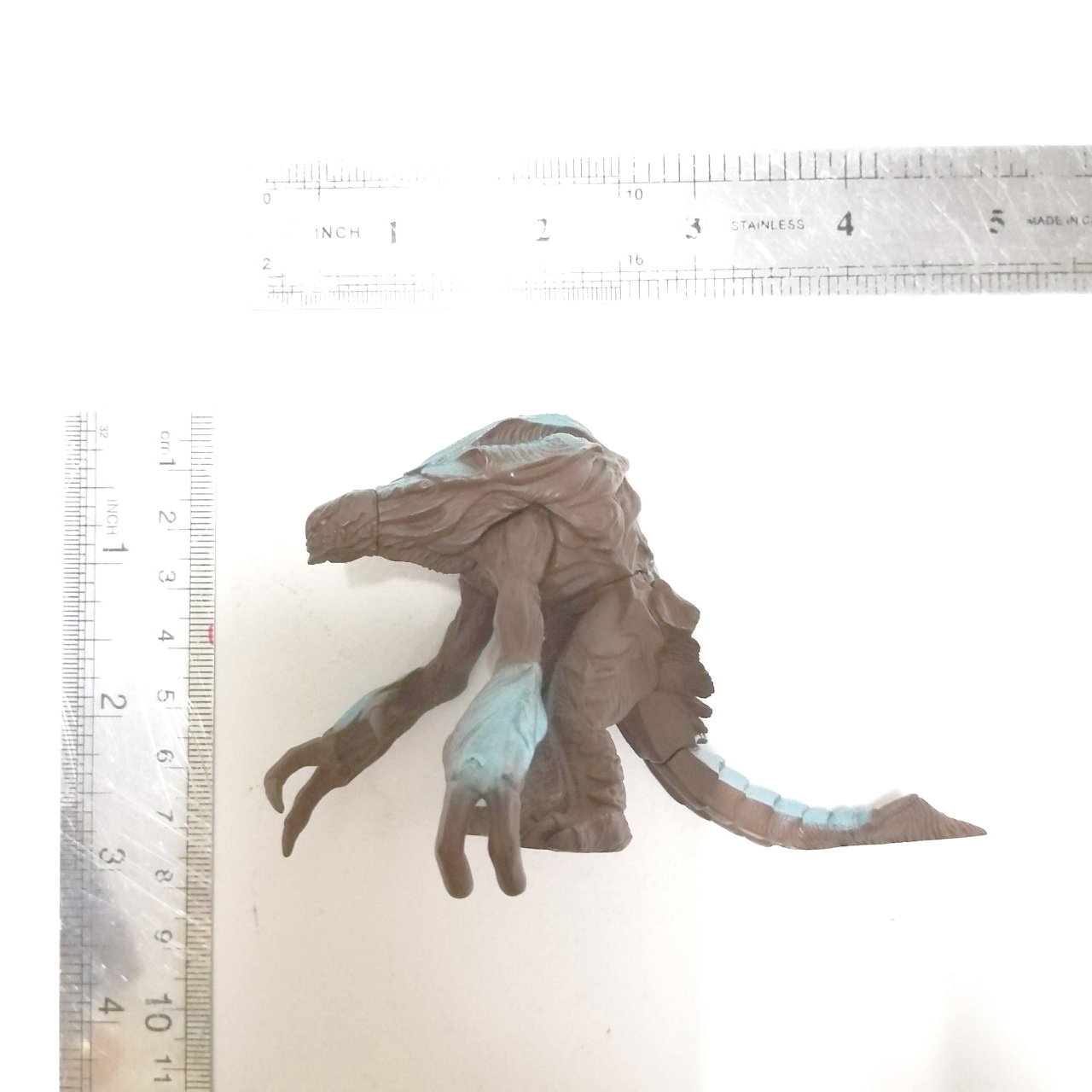 กาชาปอง สัตว์ประหลาดโอลก้าร์ สูง3นิ้วยาว4นิ้วขนาดตามรูปจากก๊อตซิลล่า2000 งานครบไม่กาว ไม่พบบ่อย