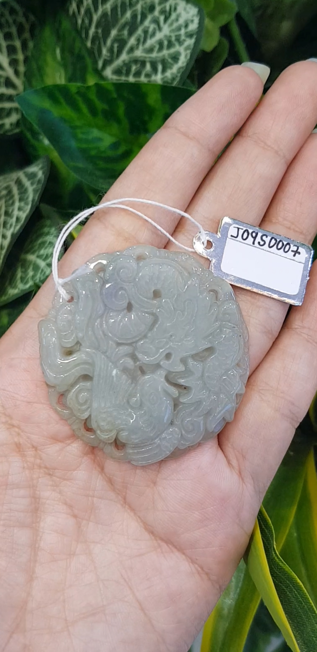 หยก พม่า แท้ Jade จี้หยก (jadeite) แกะสลักรูปมังกร ดิบ ไม่ผ่านการปรับปรุง (Type A) พม่า (Myanmar)