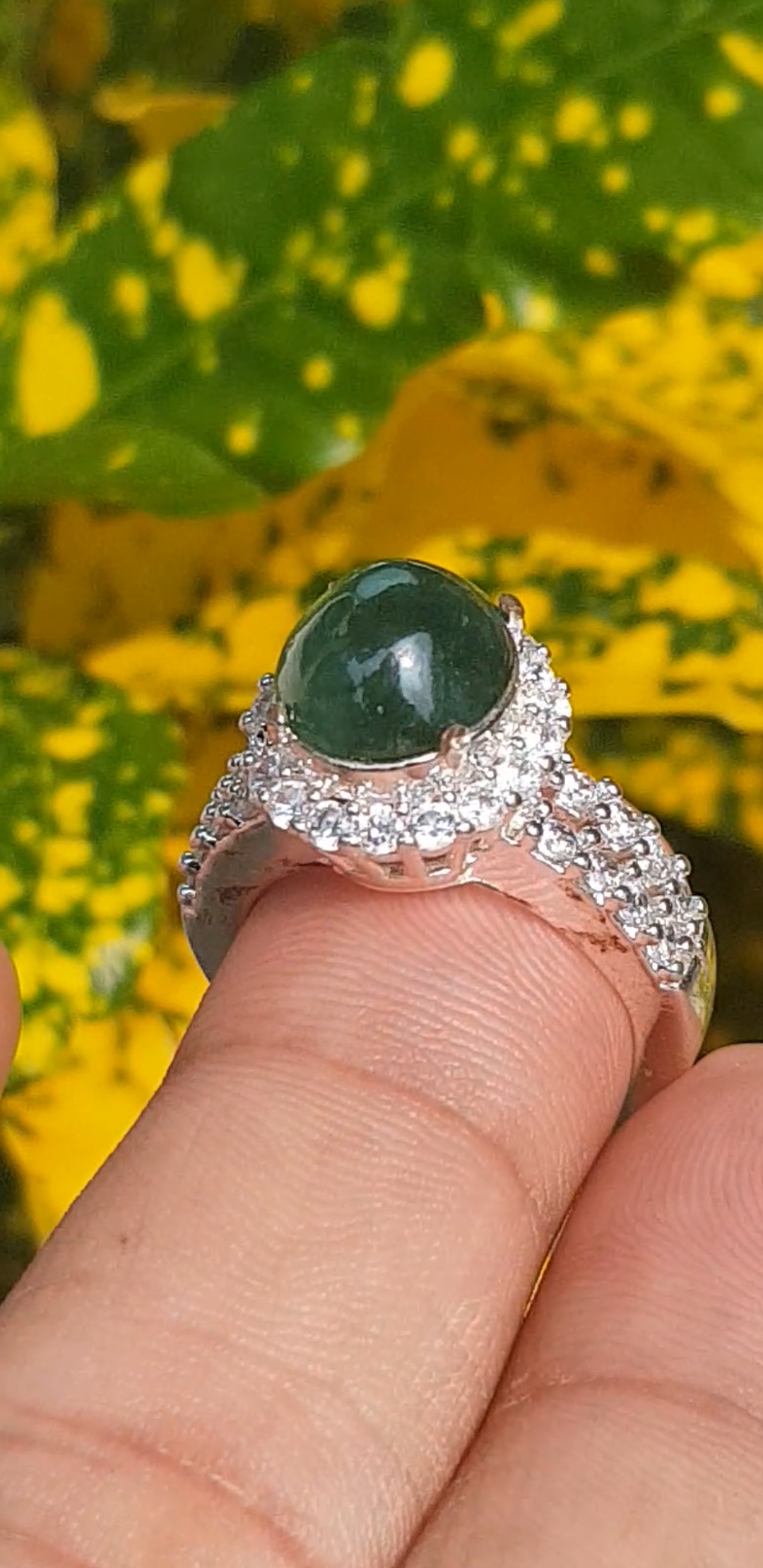 หยก พม่า แท้ Jade แหวนหยก 翡翠戒指 (Jadeite ring) 3.34 กะรัต (Cts.) (Size) 55 ดิบ ไม่ผ่านการปรับปรุง (Type A) พม่า (Myanmar)