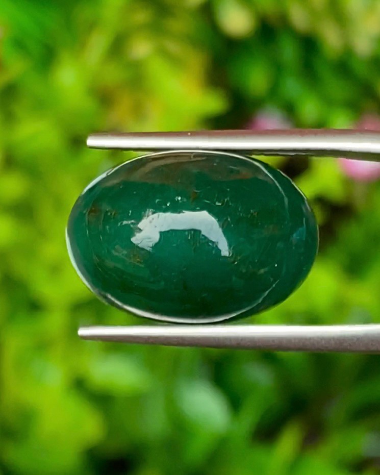 พลอย มรกต Natural Emerald 12.98 กะรัต (Cts.) พร้อมใบเซอร์ พลอยแท้ อัญมณีมงคลประจําวันเกิด เครื่องประดับพลอย