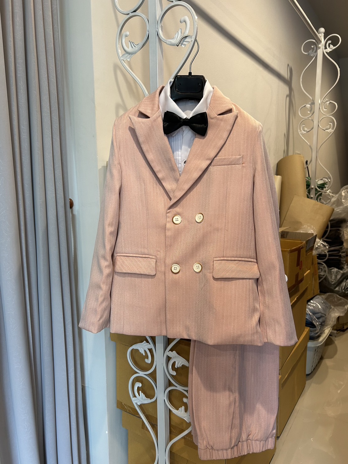 เช่า ชุดสูทเด็กชาย ทอลายในเนื้อผ้า เซต 3 ชิ้น เรียบหรู