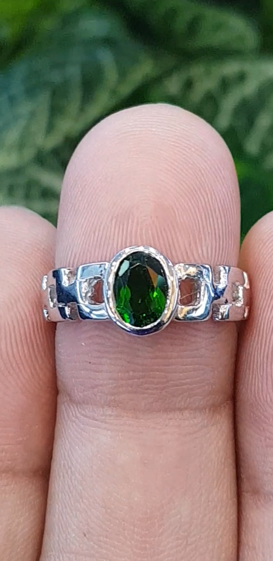 แหวน พลอย กรีนโครม ไดออฟไซด์ Green Chrome Diopside Silver Ring (Size) 53 ตัวเรือนเงิน ชุบทองคำขาว/โรเดียม