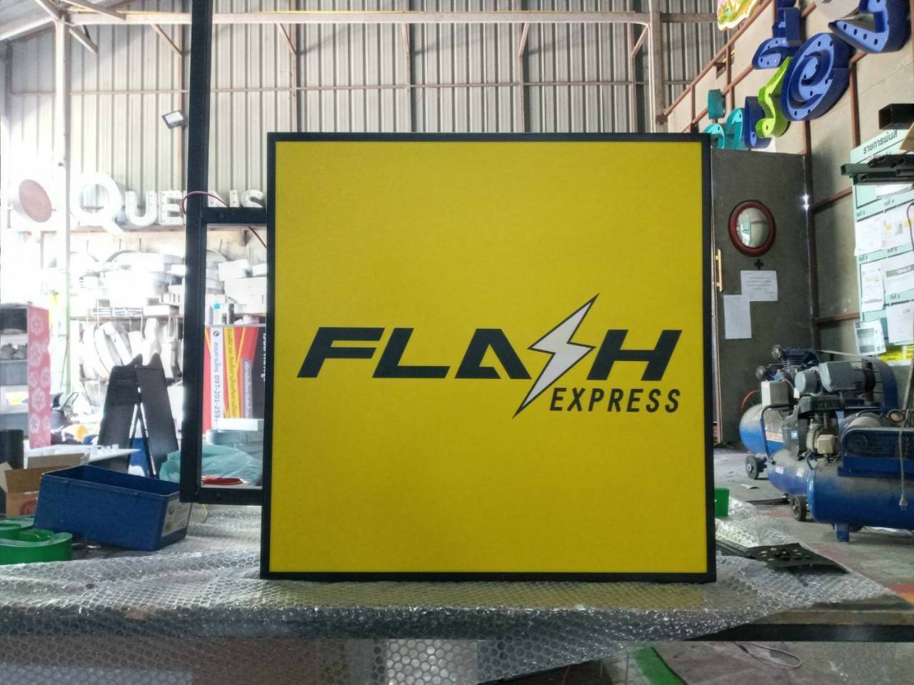 ป้ายกล่องไฟสี่เหลี่ยม flash Express