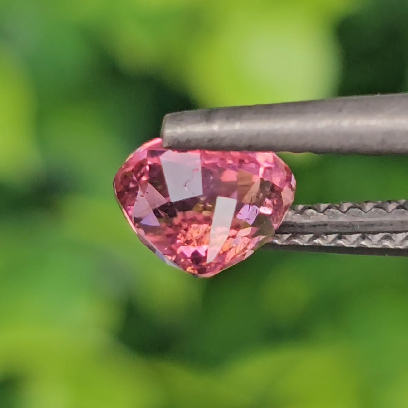 พลอย ชมพู ทัวร์มารีน (Pink Tourmaline) 1.32 กะรัต (Cts.) อัญมณีมงคลประจําวันเกิด เครื่องประดับพลอย