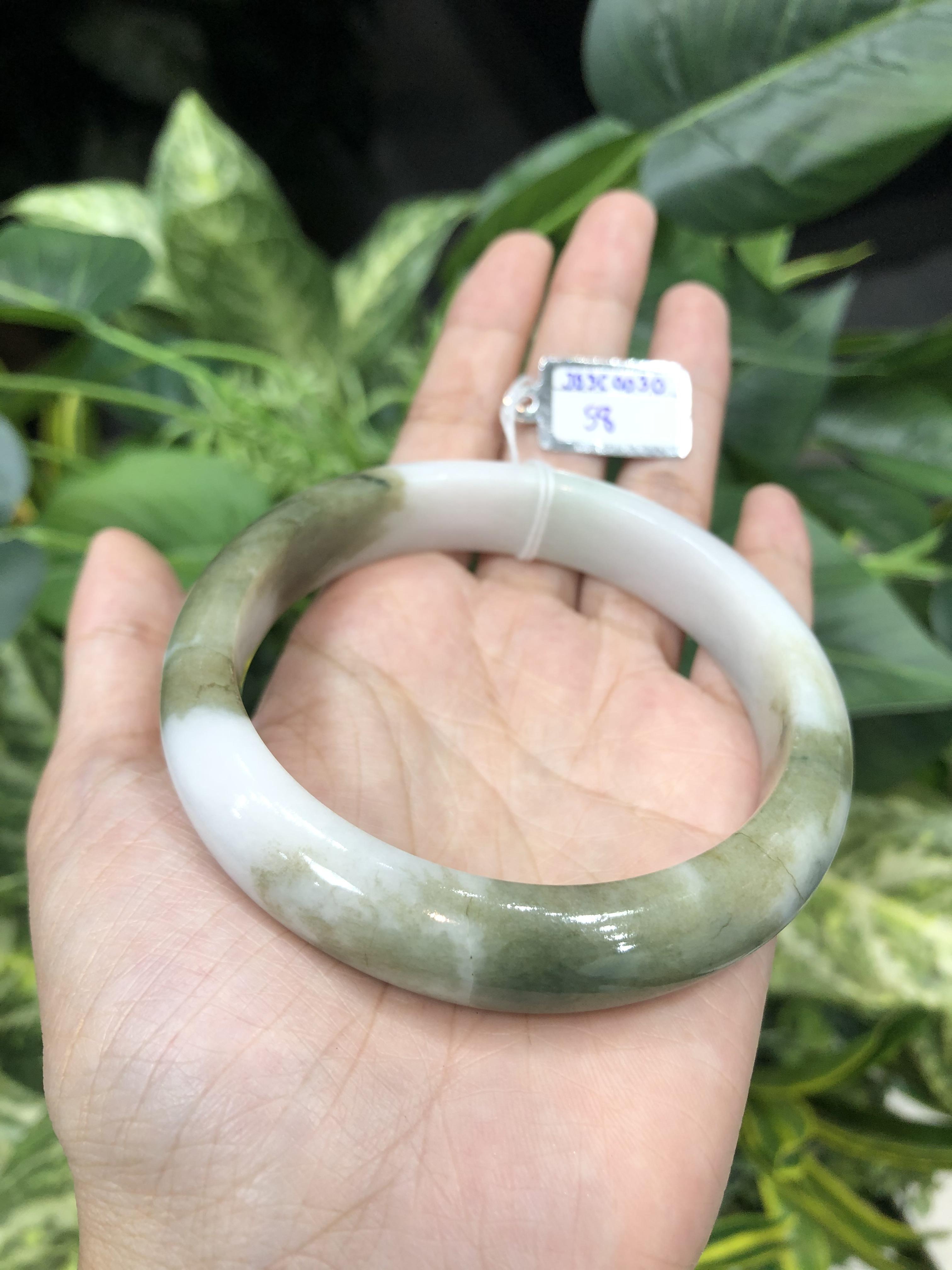 J05C0030 หยก พม่า แท้ Jade กำไลหยก 58 มม. (Jade bracelet) พม่า (Myanmar)