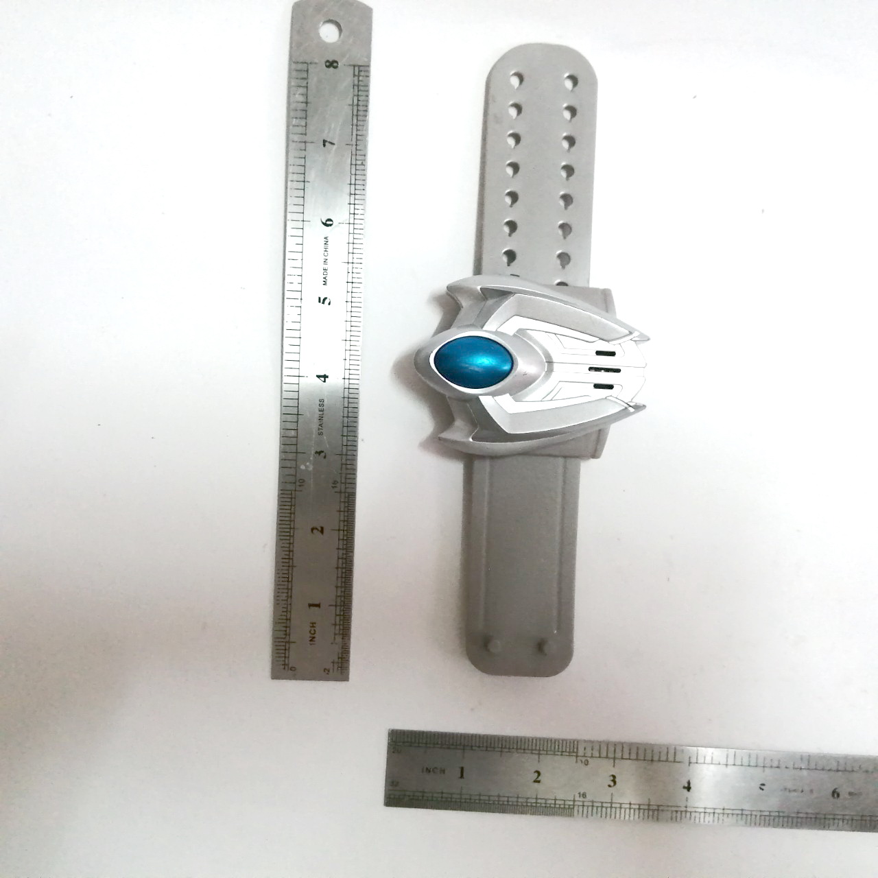 ซาก้า เบลซเลท อุปกรณ์แปลงร่างรวม สำหรับ3อุลตร้าแมน คือ อุลตร้าแมนซีโร่, อุลตร้าแมนไดน่า และ อุลตร้าแมนคอสมอส รวมร่างกัน เป็นอุลตร้าแมนซาก้า ขนาดตามภาพ กดปุ่มมีเสียง สภาพดี มีรอยบ้าง อุปกรณ์ครบ รวมสายสภาพดี