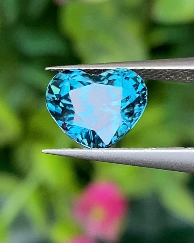 พลอย เพทาย (Zircon) 3.44 กะรัต (Cts.) พลอยแท้ อัญมณีมงคลประจําวันเกิด เครื่องประดับพลอย