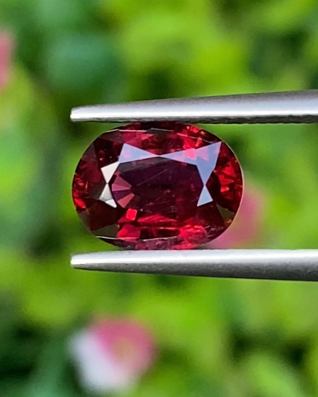 พลอย โรโดไลต์ กาเน็ท Rhodolite Garnet 2.23 กะรัต Cts.พลอยแท้ อัญมณีมงคลประจําวันเกิด เครื่องประดับพลอย