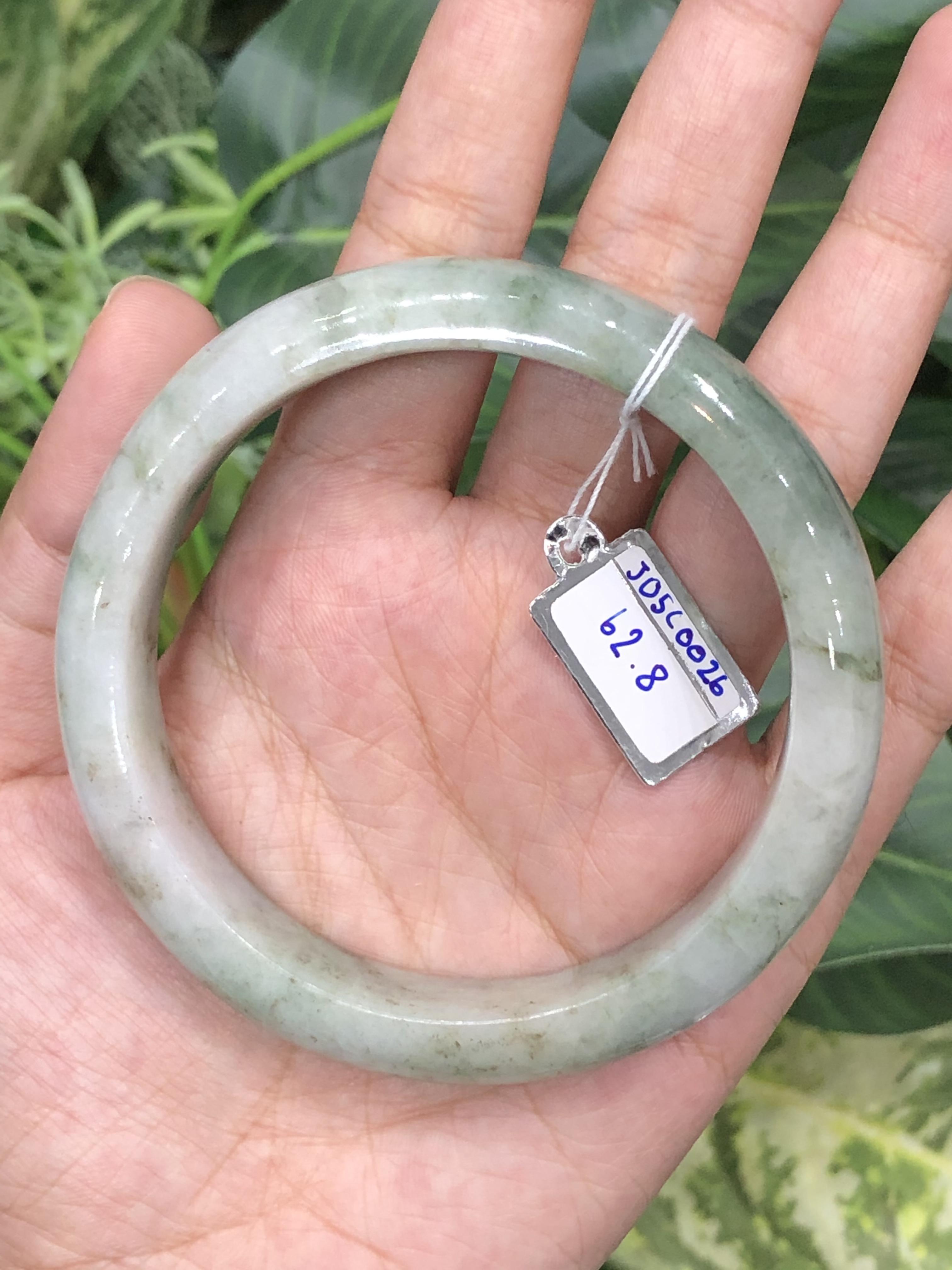 J05C0026 หยก พม่า แท้ Jade กำไลหยก 62.8 มม. (Jade bracelet) พม่า (Myanmar)