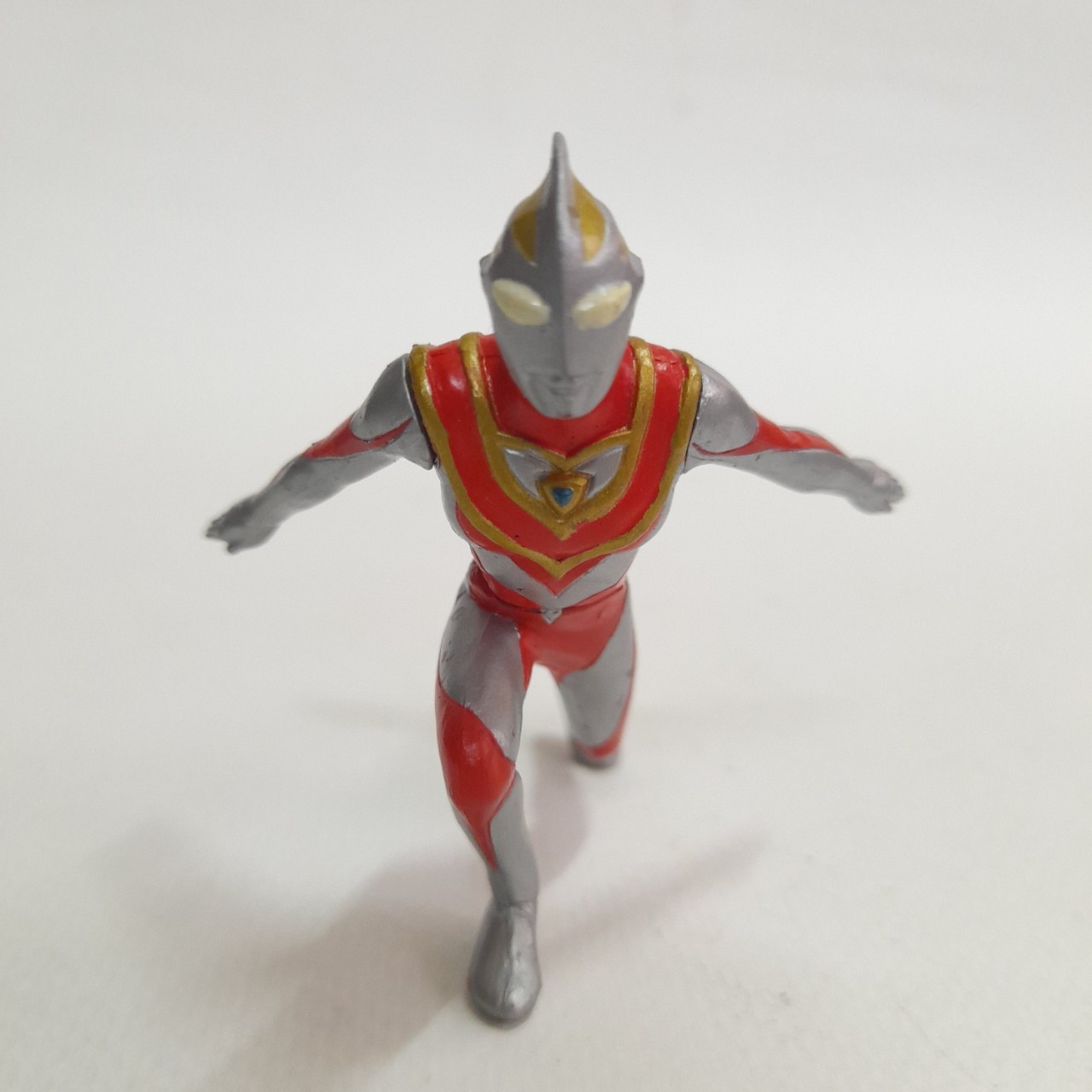 กาชาปองอุลตร้าแมนไกอา ท่าปล่อยแสง ขนาดตามรูป มือสองของครบสภาพดี ไม่มีฐานน้ำแข็ง