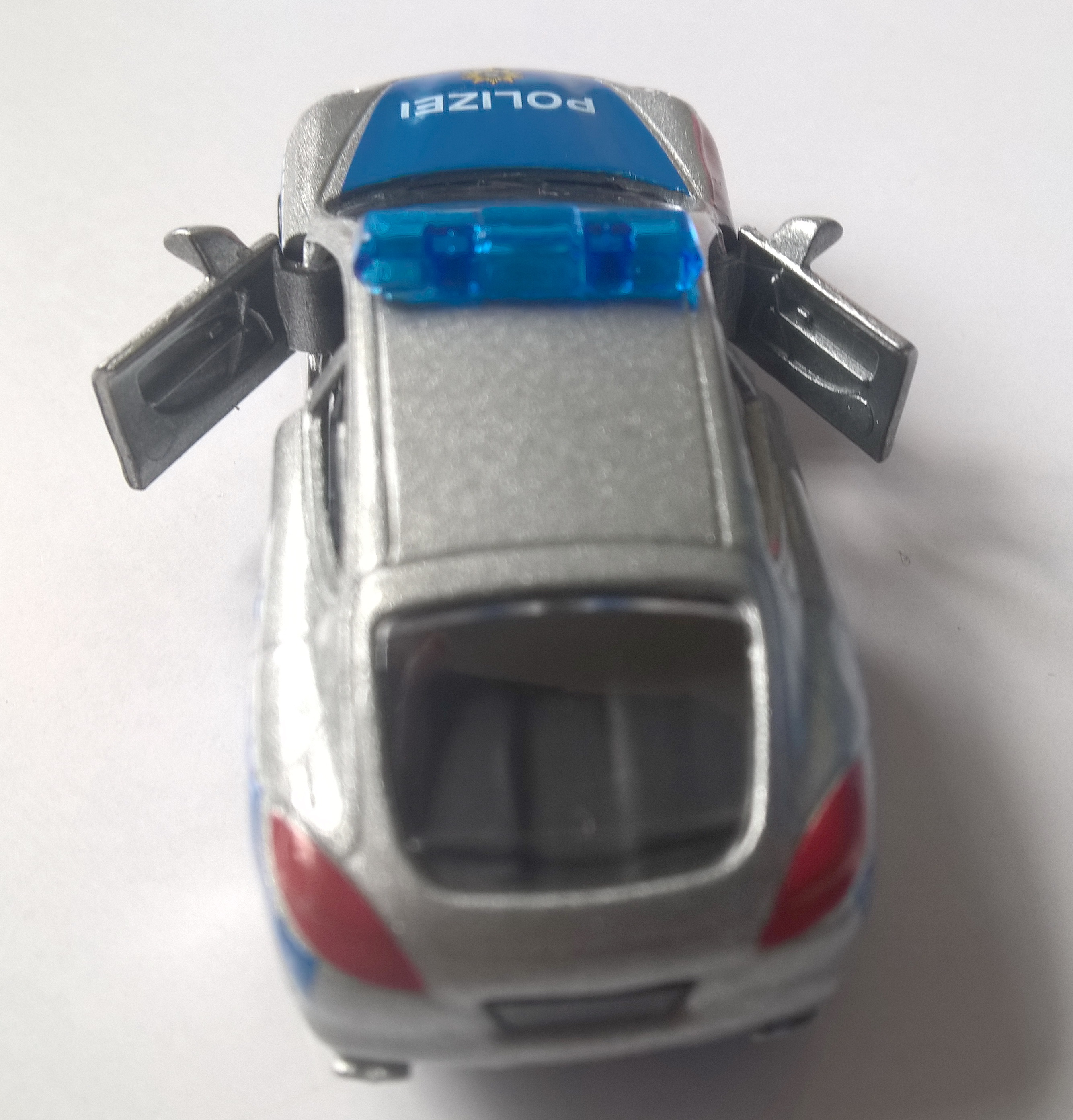 โมเดลรถเหล็ก Majorette Polizei ในแคปซูล