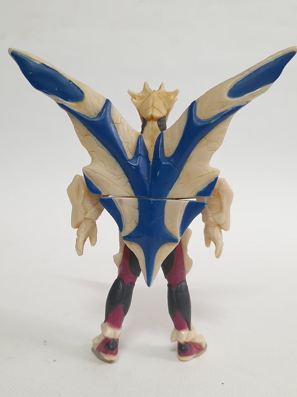 ซอฟ 4 นิ้ว สัตว์ประหลาด Ex คิรีเวลลอยด์ จาก อุลตร้าแมนทีก้า ขนาดตามรูปมือสองสภาพดีมีรอยบ้าง มีปั๊ม