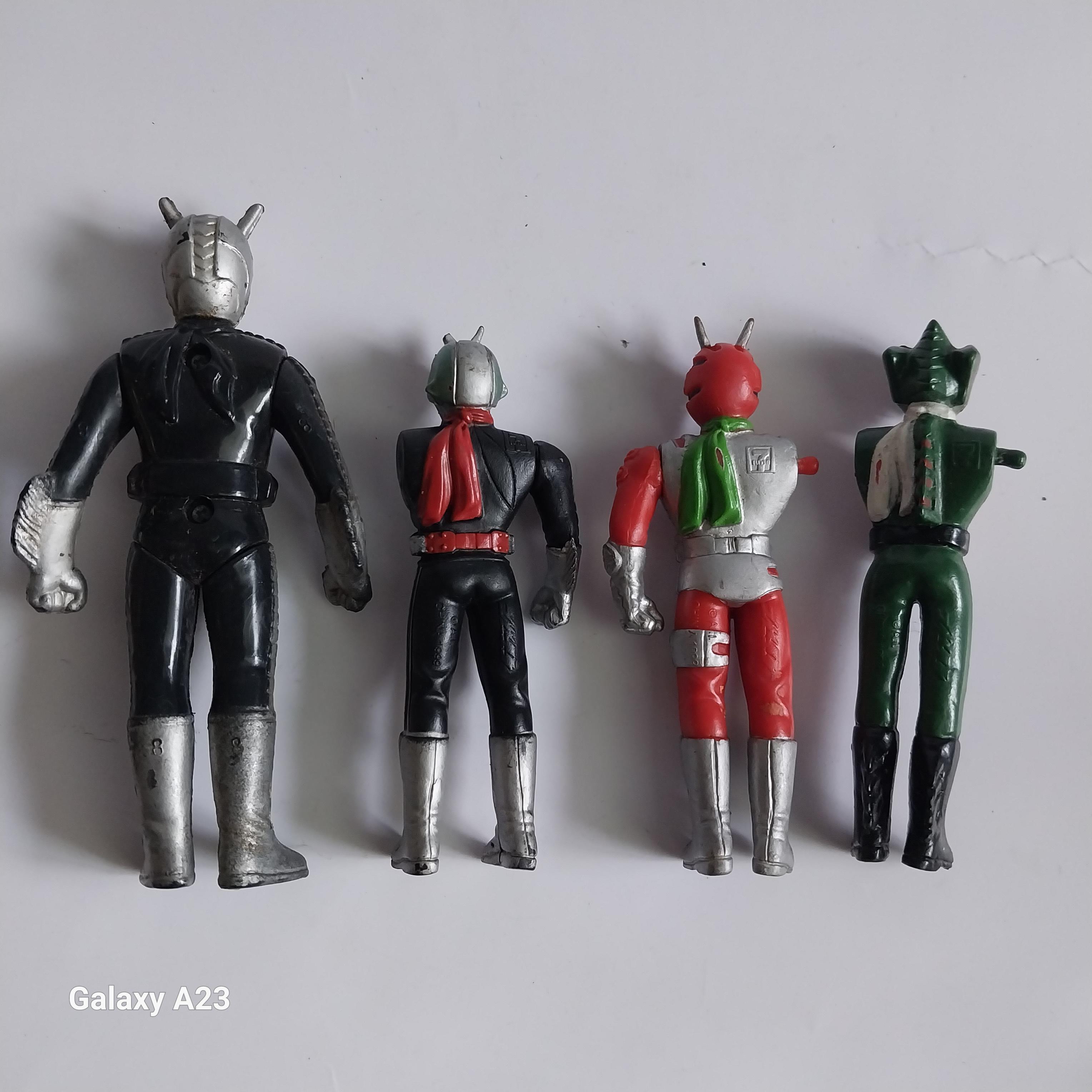 มีหลายภาพอะไหล่ ไอ้มดแดง จำนวน 4 ตัวงานพลาสติกของจีน 1 ตัวเป็นซุปเปอร์วัน งานยางตัน 3 ตัว ขนาดตามภาพ