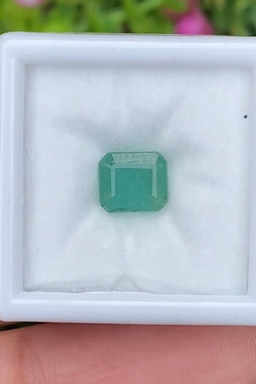 พลอย มรกต Natural Emerald แซมเบีย 1.35 กะรัต (Cts.) พลอยแท้ อัญมณีมงคลประจําวันเกิด เครื่องประดับพลอย