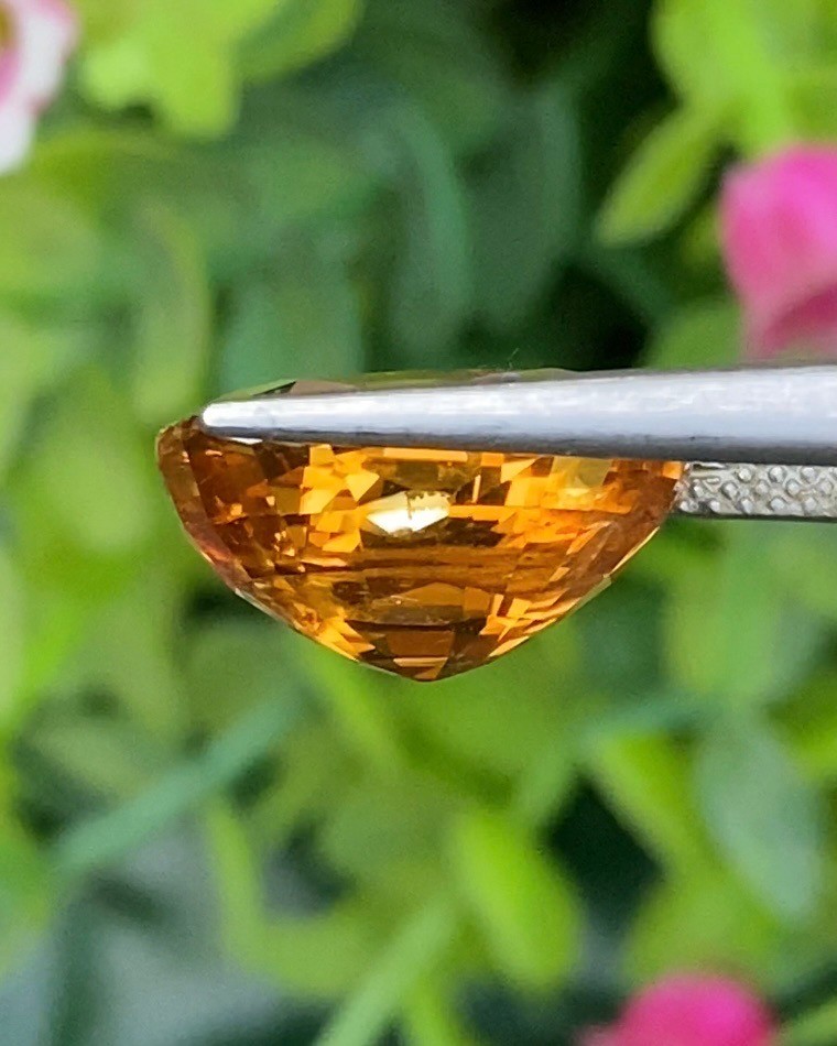 พลอย เพทาย Natural Zircon 10.11 กะรัต (Cts.) พลอยแท้อัญมณีมงคล ประจําวันเกิด เครื่องประดับพลอย