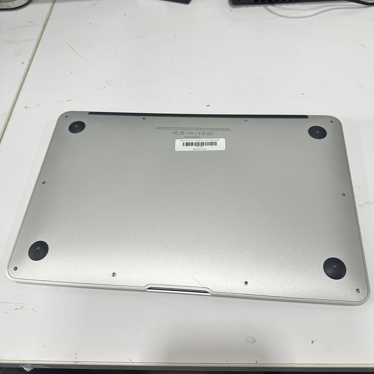 Apple Macbook Air 11" Late 2010(Core2-U9600/4GB) ไม่มี HDD