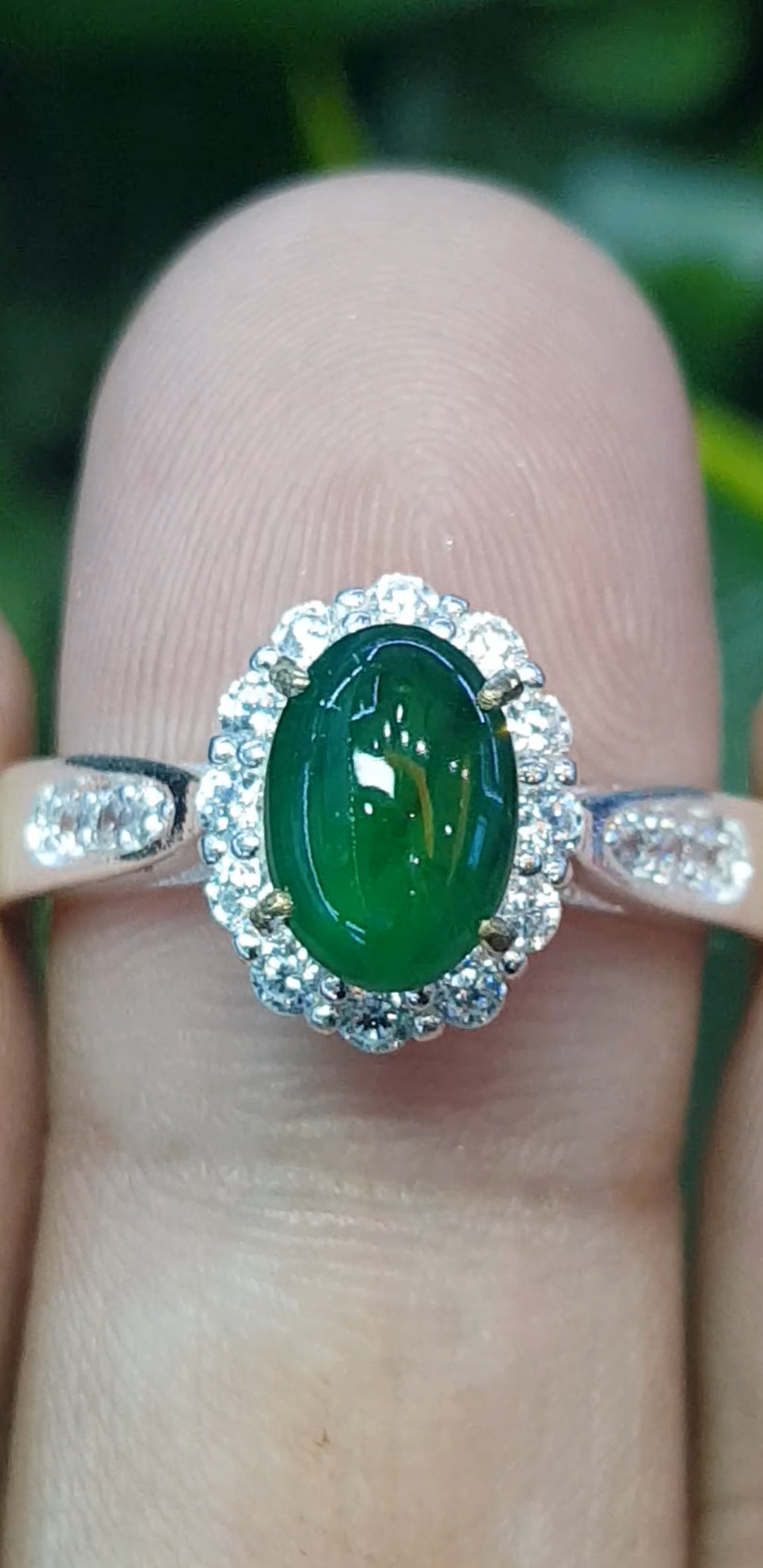 หยก พม่า แท้ Jade แหวนหยก (jadeite) 1.38 กะรัต (Cts.) ดิบ (Size) 60 ไม่ผ่านการปรับปรุง (Type A) พม่า (Myanmar)