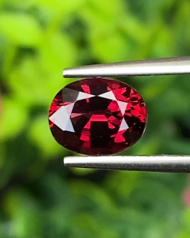 พลอย โรโดไลต์ กาเน็ท Rhodolite Garnet 2.00 กะรัต Cts.พลอยแท้ อัญมณีมงคลประจําวันเกิด เครื่องประดับพลอย