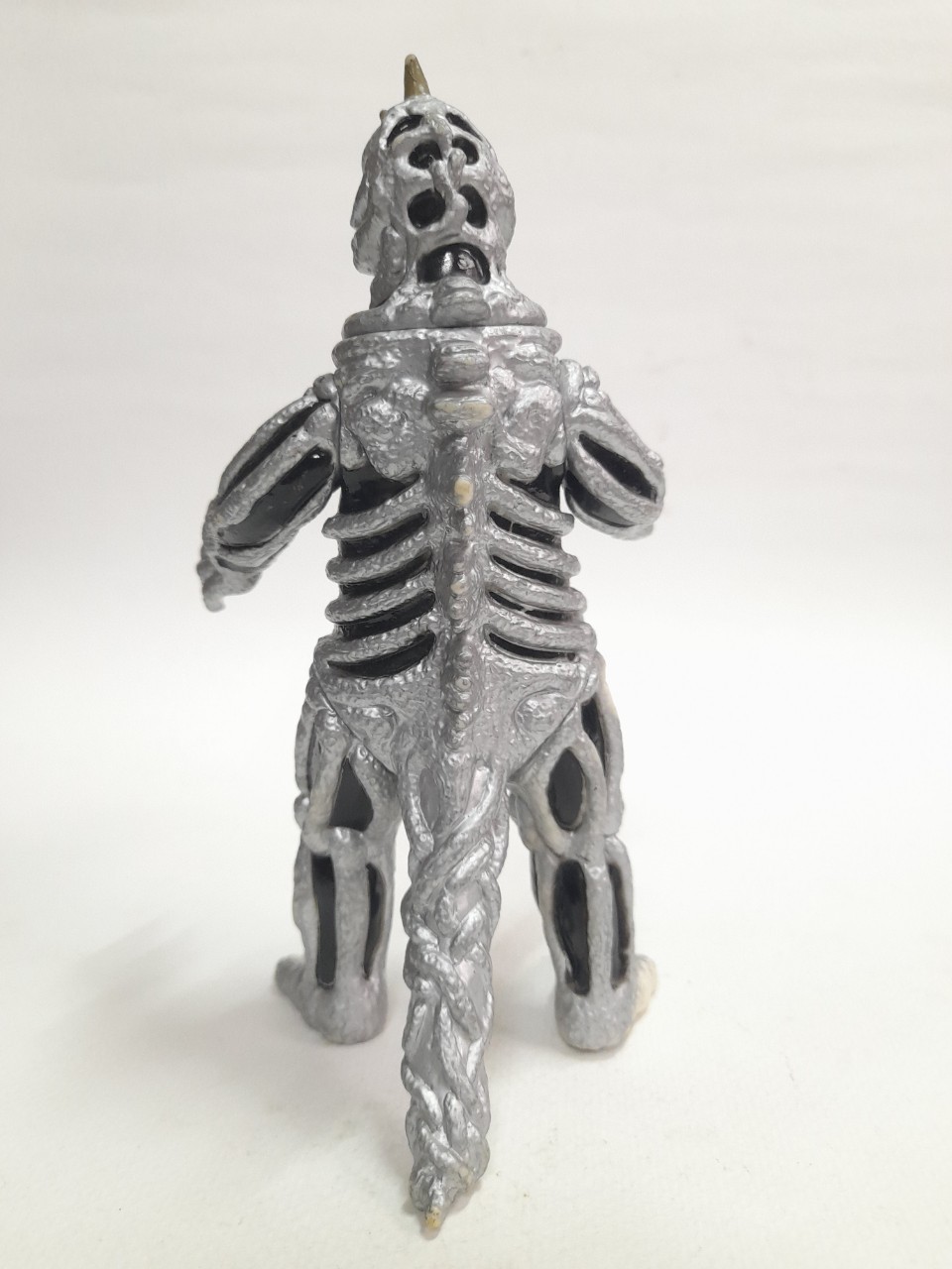 ซอฟ 6.5-7 นิ้ว สัตว์ประหลาดซีโบส จากอุลตร้าแมน มือสอง สภาพดี มีรอยบ้าง มีปั๊มใต้เท้า รุ่นสีเงิน หายากไม่พบบ่อย