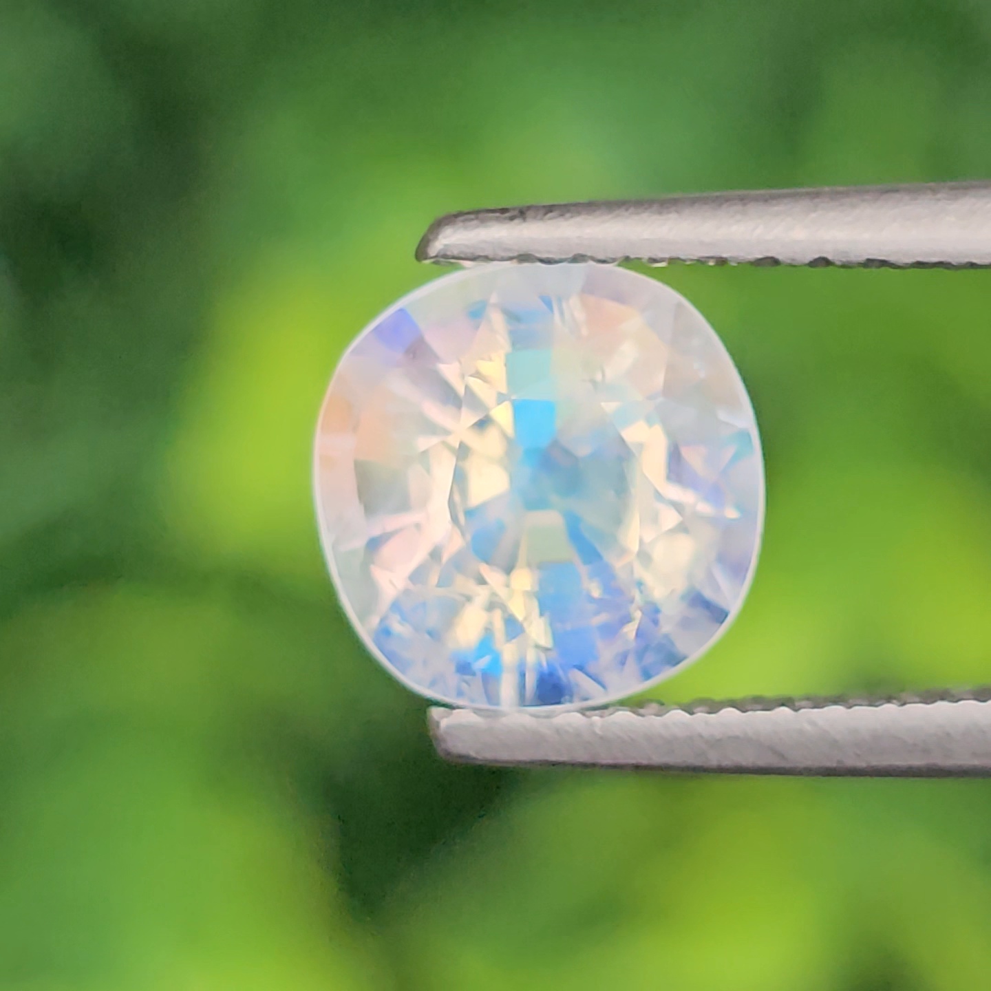 พลอย มูนสโตน เรนโบว์ rainbow moonstone 1.47 กะรัต (cts.) พลอยแท้ อัญมณีมงคลประจําวันเกิด เครื่องประดับพลอย