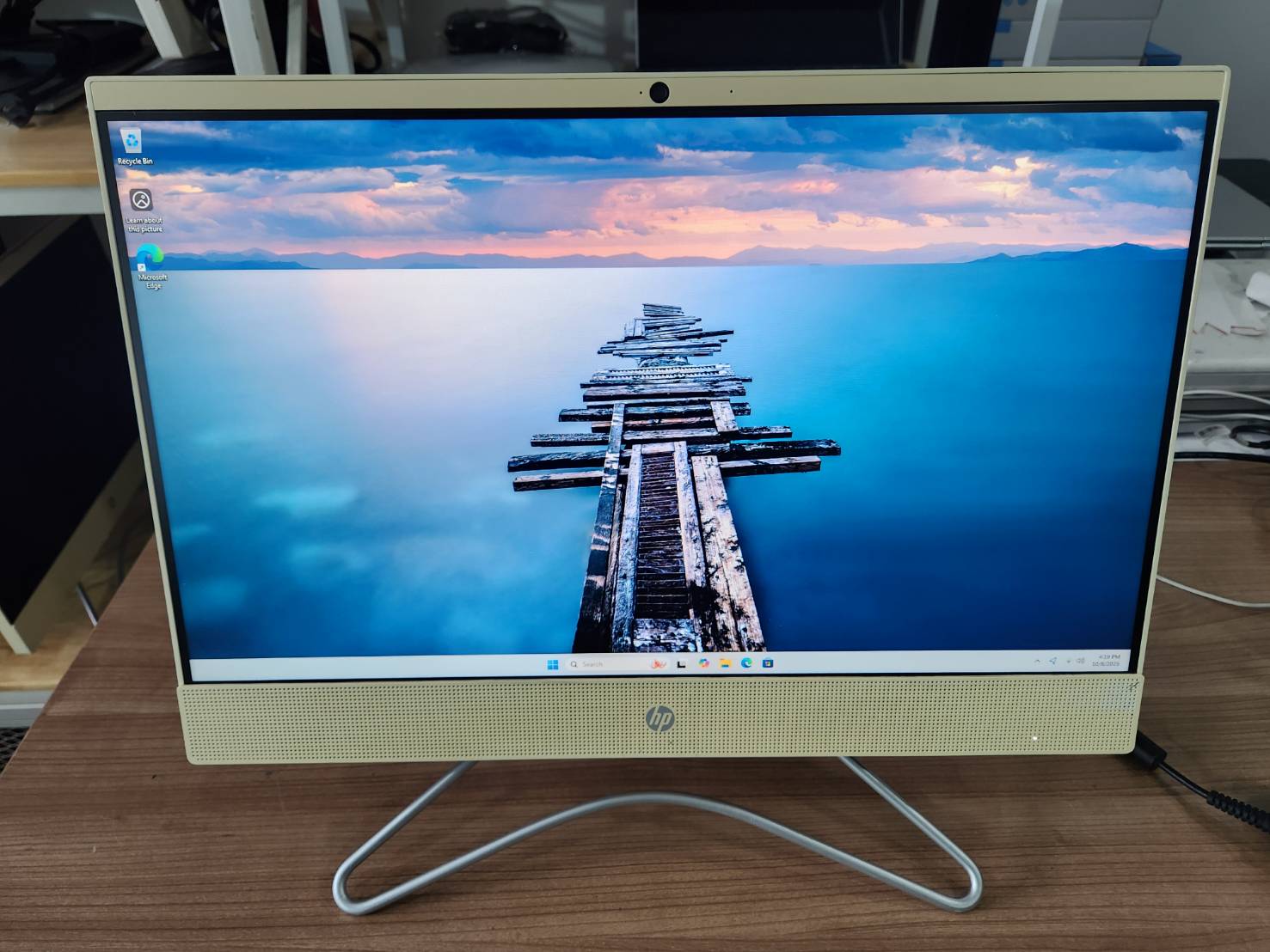 HP AIO 22-CO158d (i5-9400T/8GB/SSD 256GB/HDD 1TB) บอดี้เริ่มเหลือง แต่โดยรวมสวย