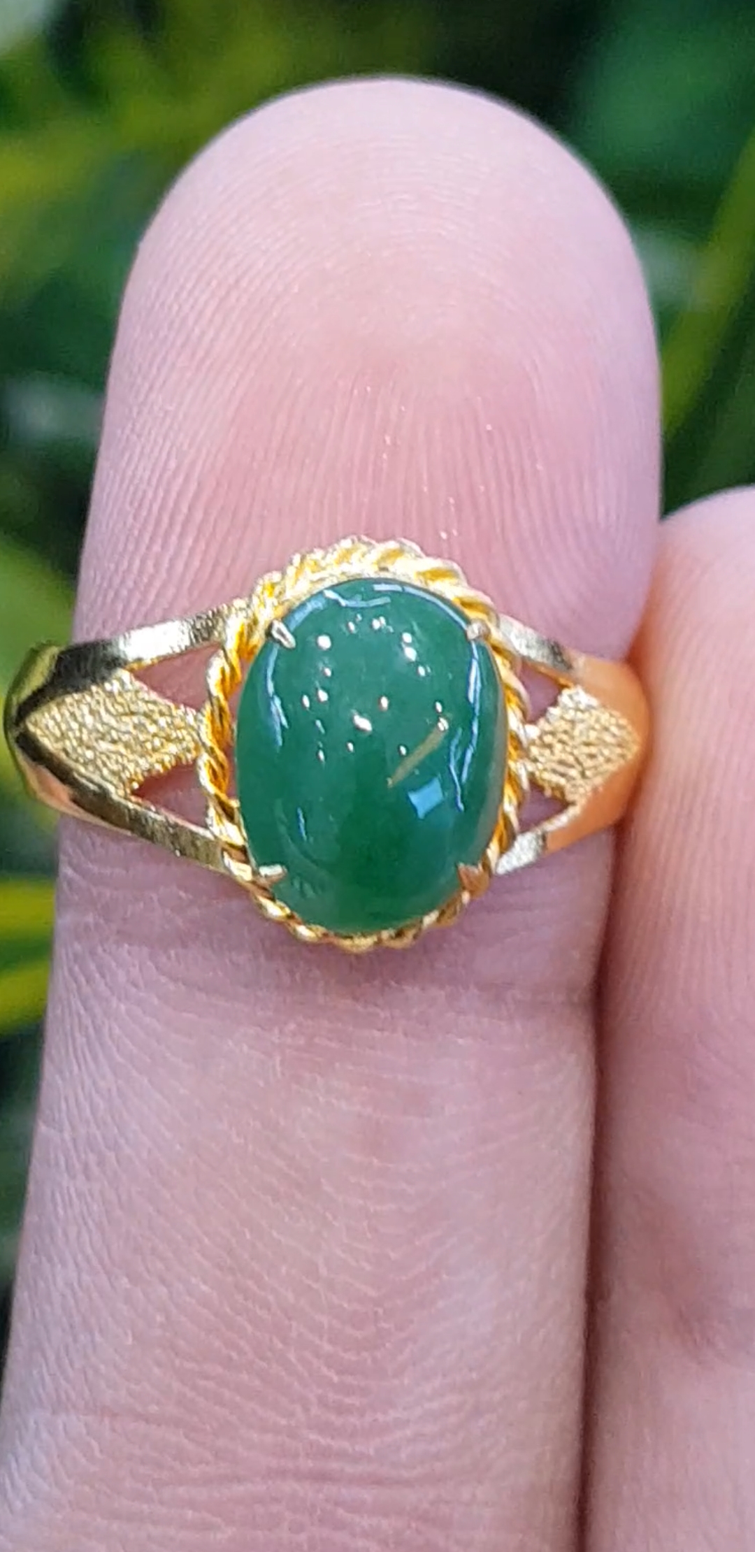 หยก พม่า แท้ Jade แหวนหยก 翡翠戒指 (Jadeite ring) 1.47 กะรัต (Cts.) Size 56 ดิบ ไม่ผ่านการปรับปรุง (Type A) พม่า (Myanmar)