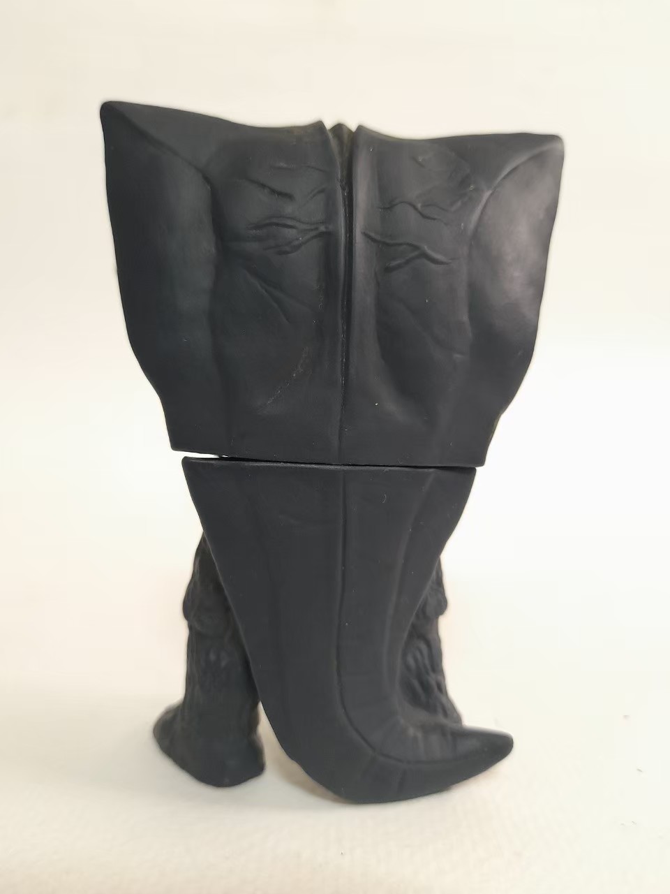 มีหลายภาพ,ซอฟ 4 นิ้ว สัตว์ประหลาด กาซอร์ด จาก อุลตร้าแมนทีก้า ขนาดตามรูปมือสองสภาพดีมีรอยบ้าง มีปั๊ม