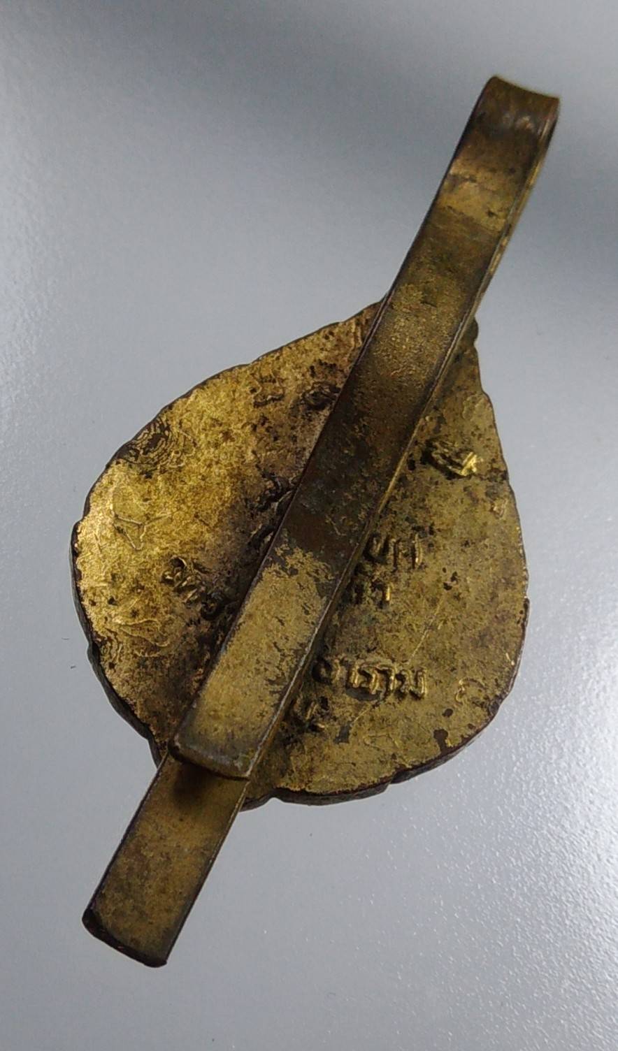 A2044 แหนบลงยา หลวงพ่ออุตตมะ วัดวังก์วิเวการาม จ.กาญจนบุรี