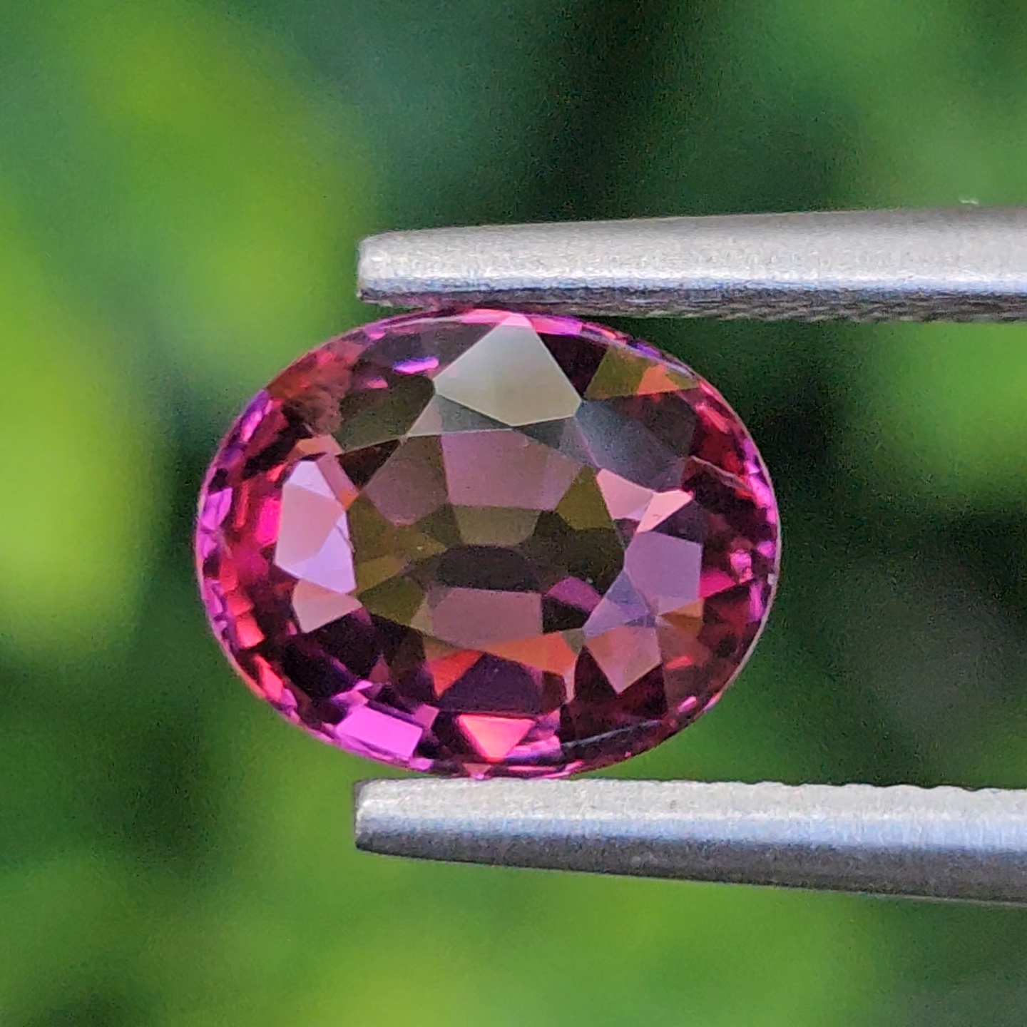 พลอย อุมบาไลต์ การ์เน็ต Umbalite Garnet 1.56 กะรัต (Cts.) ดิบ Unheated ลอยแท้ อัญมณีมงคลประจําวันเกิด เครื่องประดับพลอย