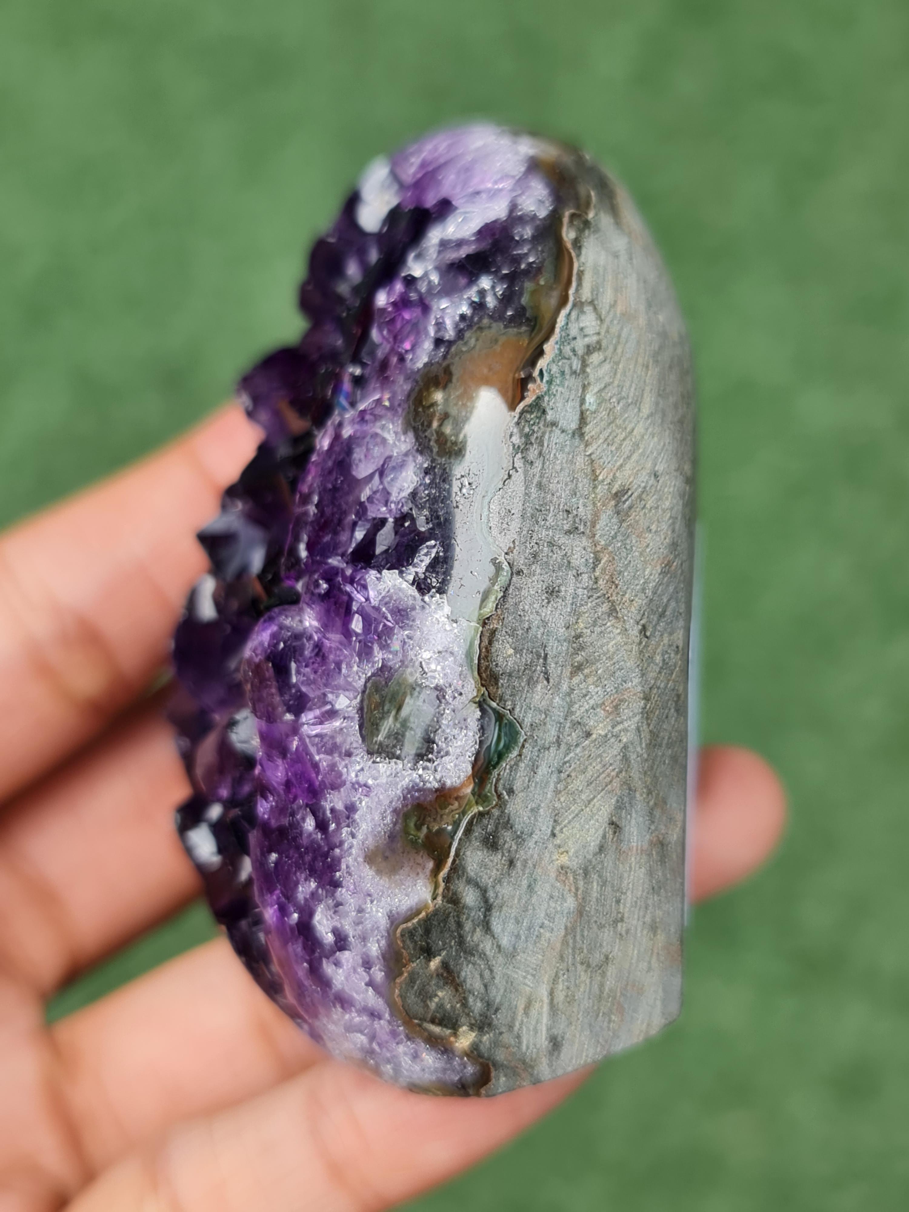 ก้อน ผลึก อเมทิส จีโอด Amethyst Geode 259 กรัม (grams.) พลอยแท้ อัญมณีมงคลประจําวันเกิด เครื่องประดับพลอย