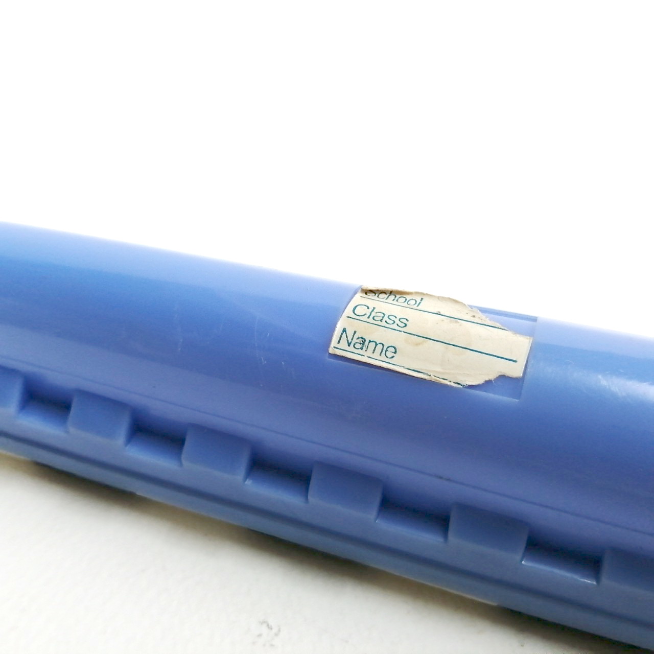 ทรัมเป็ต พลาสติก(ตัวเล็ก รุ่น172นิ้ว)สีฟ้า เป่าไล่ตัวโน๊ตได้/เป่าเป็นเพลงได้ การเล่นเหมือนเมโลเดี้ยน เก่าเก็บ สภาพดี มีรอยบ้าง สติ๊กเกอร์ยังอยู่