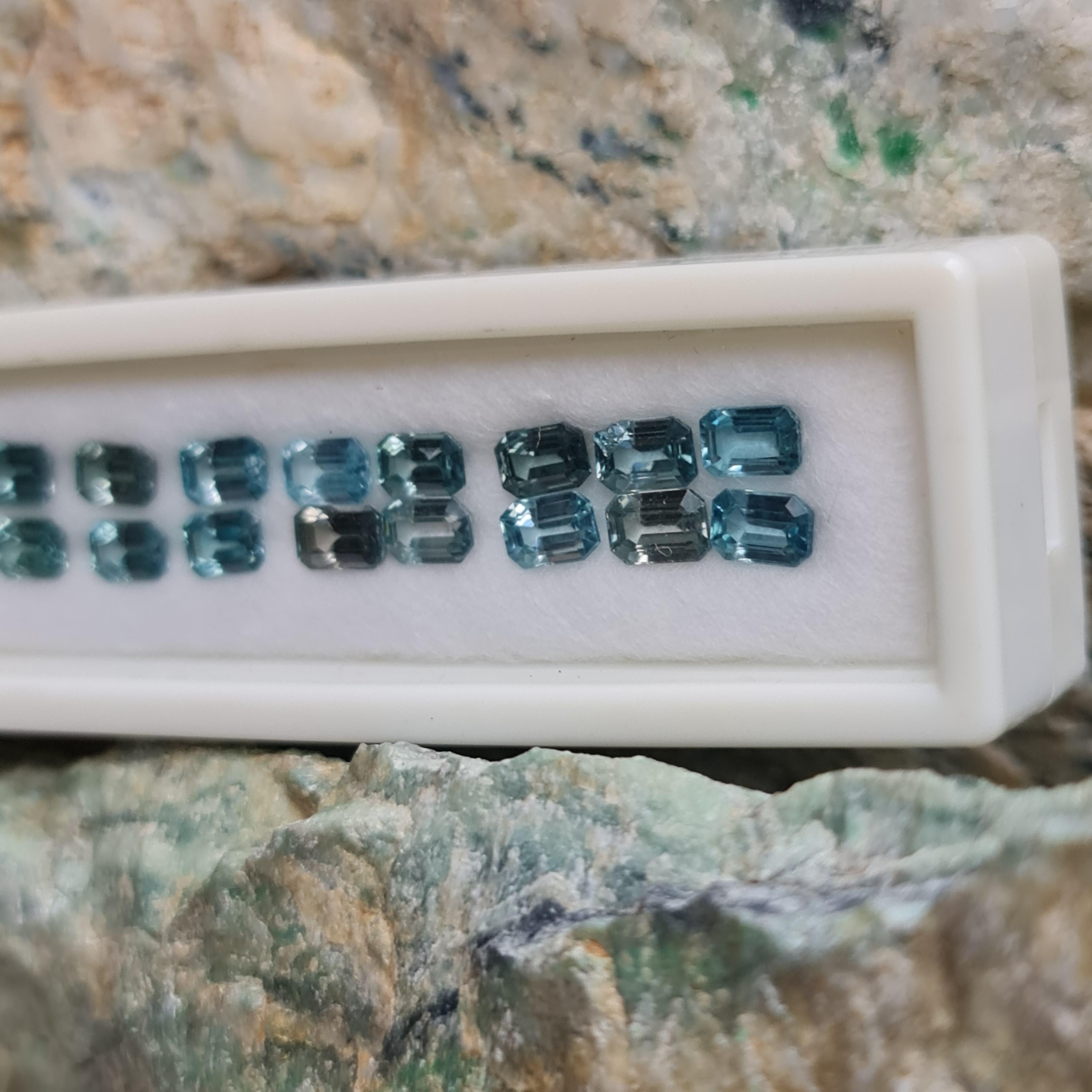 พลอย เพทาย Natural Zircon 26 เม็ด 20.60 กะรัต (Cts.) พลอยแท้ อัญมณีมงคลประจําวันเกิด เครื่องประดับพลอย