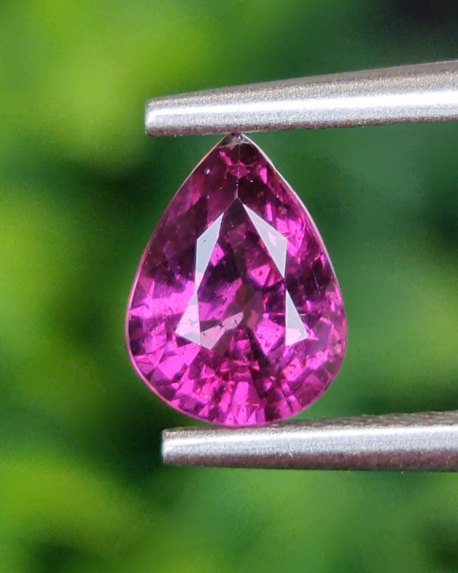 พลอย โรโดไลต์ กาเน็ท Rhodolite Garnet 1.26 กะรัต Cts.พลอยแท้ อัญมณีมงคลประจําวันเกิด เครื่องประดับพลอย