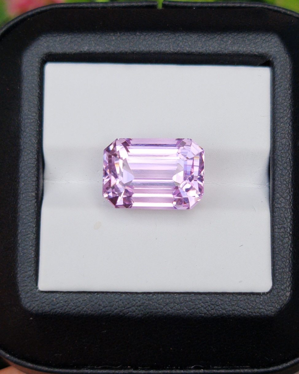 พลอย คุนไซท์ Kunzite 17.70 กะรัต (Cts.) พลอยแท้อัญมณีมงคล ประจําวันเกิด เครื่องประดับพลอย