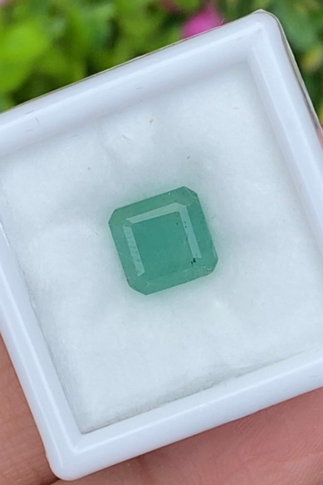 พลอย มรกต Natural Emerald แซมเบีย 2.39 กะรัต (Cts.) พลอยแท้ อัญมณีมงคลประจําวันเกิด เครื่องประดับพลอย