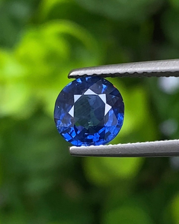 พลอย ไพลิน (Blue Sapphire) 1.18 กะรัต (Cts.) สีพิเศษ รอยัล บลู (Royal Blue) พร้อมใบเซอร์ พลอยแท้ อัญมณีมงคลประจําวันเกิด เครื่องประดับพลอย