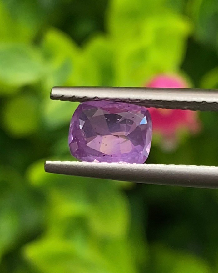 พลอย เพอเพิล แซฟไฟร์ สีม่วง Purple Sapphire ดิบ (Unheated) 1.13 กะรัต (Cts.) พลอยแท้ อัญมณีมงคลประจําวันเกิด เครื่องประดับพลอย