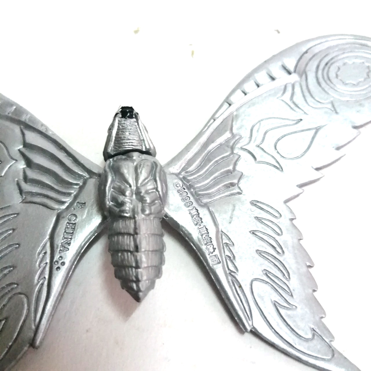 ตัวตันกาชาปอง มอทร่า มอธร่า ขนาดพิเศษ จากก๊อตซิลล่าขนาดตามรูป สีเงิน ทำสีด้านเดียว สภาพดี