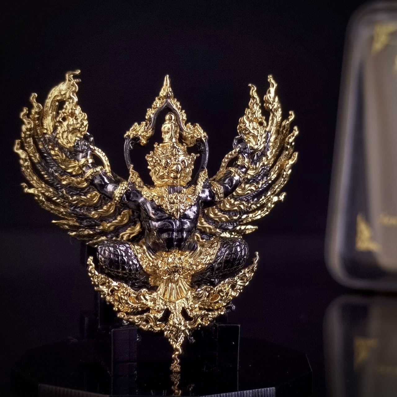 พญาครุฑจิตรสุบรรณ เนื้อแบล็คลายทอง พิมพ์ใหญ่ ขนาดความสูง 3.5 เซนติเมตร