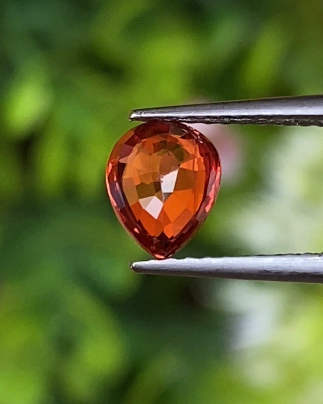 พลอย ออเรนจ์ แซฟไฟร์ Orange Sapphire 0.93 กะรัต (Cts.) พลอยแท้ อัญมณีมงคลประจําวันเกิด เครื่องประดับพลอย